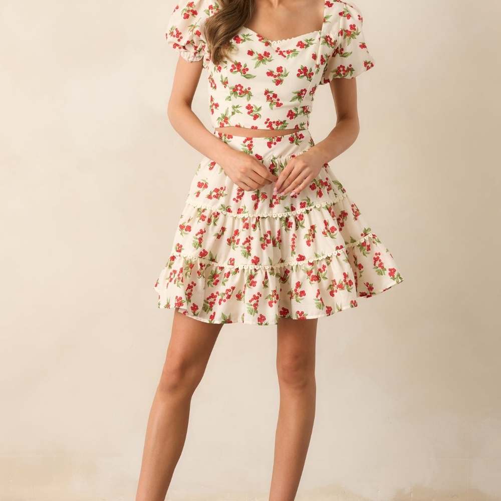 Red Dress Take The Lead Ivory Floral Berry Tiered Mini Skirt Size SS / Ivory